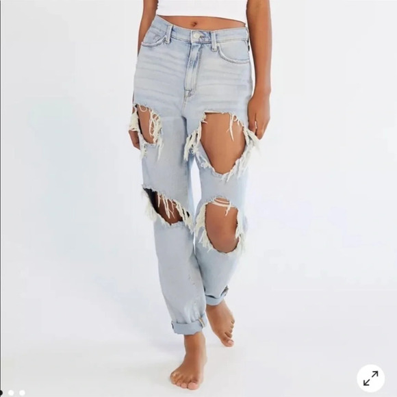 BDG Urban Outfitters 26 High Rise Mom Jeans Light Washed Holes Destroyed Ripped - Picture 1 of 10